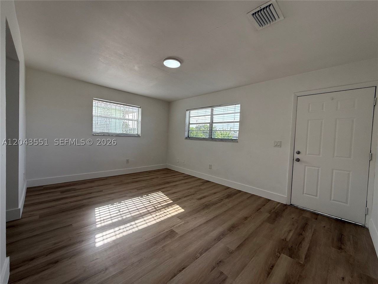 8860 Sw 32nd St - Photo 5 of 12