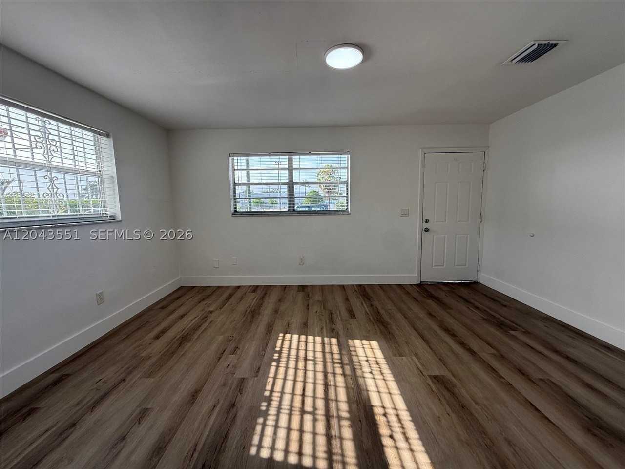 8860 Sw 32nd St - Photo 6 of 12