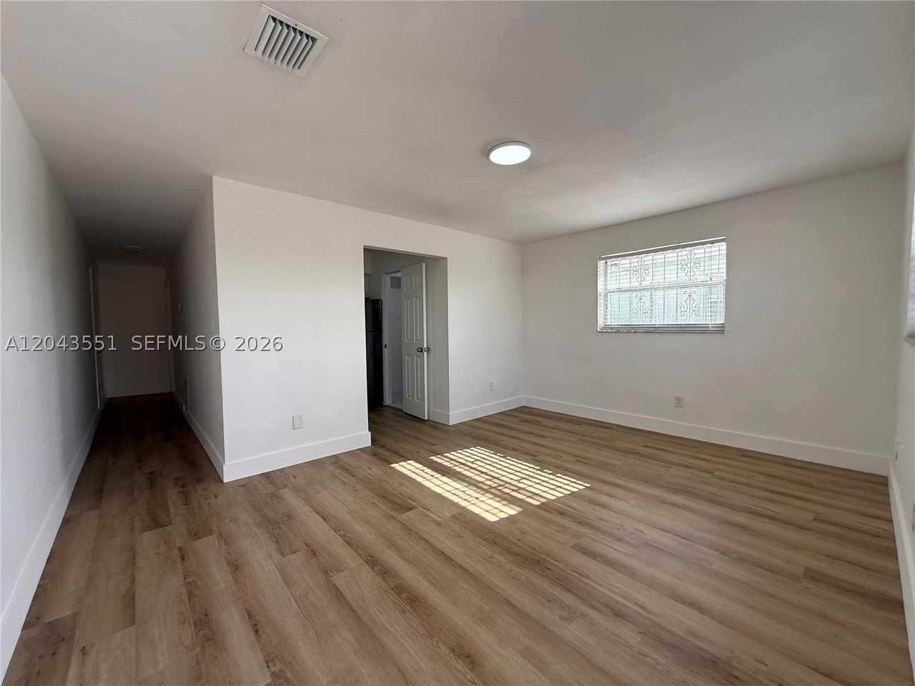 8860 Sw 32nd St - Photo 7 of 12