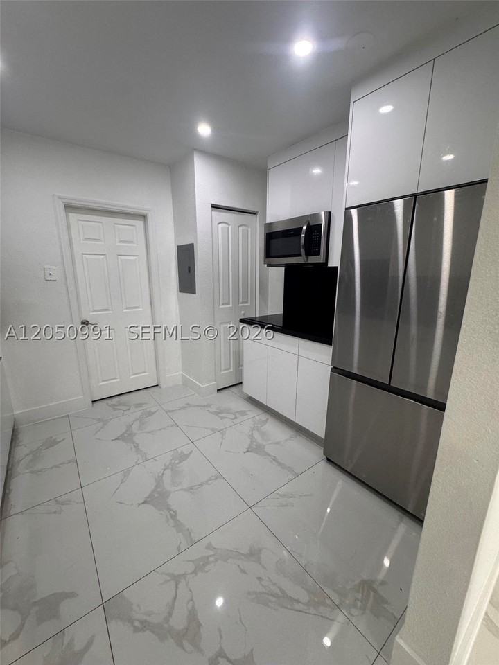 7400 Sw 39th St #1 - Photo 3 of 11