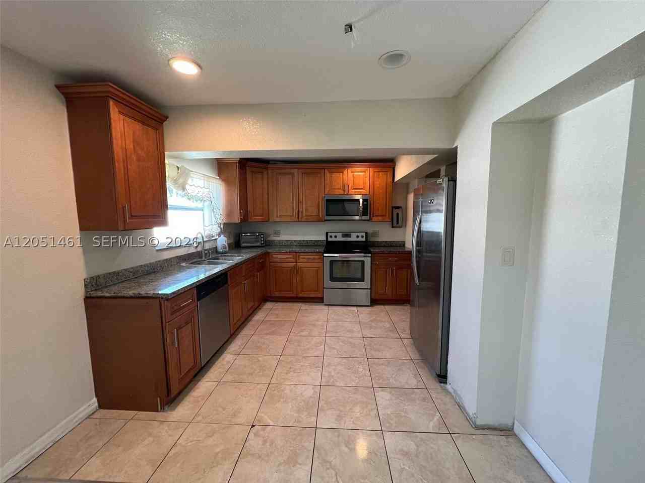 7531 Shalimar St - Photo 5 of 13