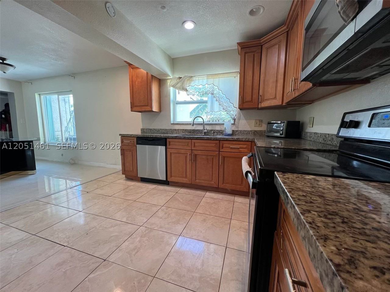 7531 Shalimar St - Photo 6 of 13