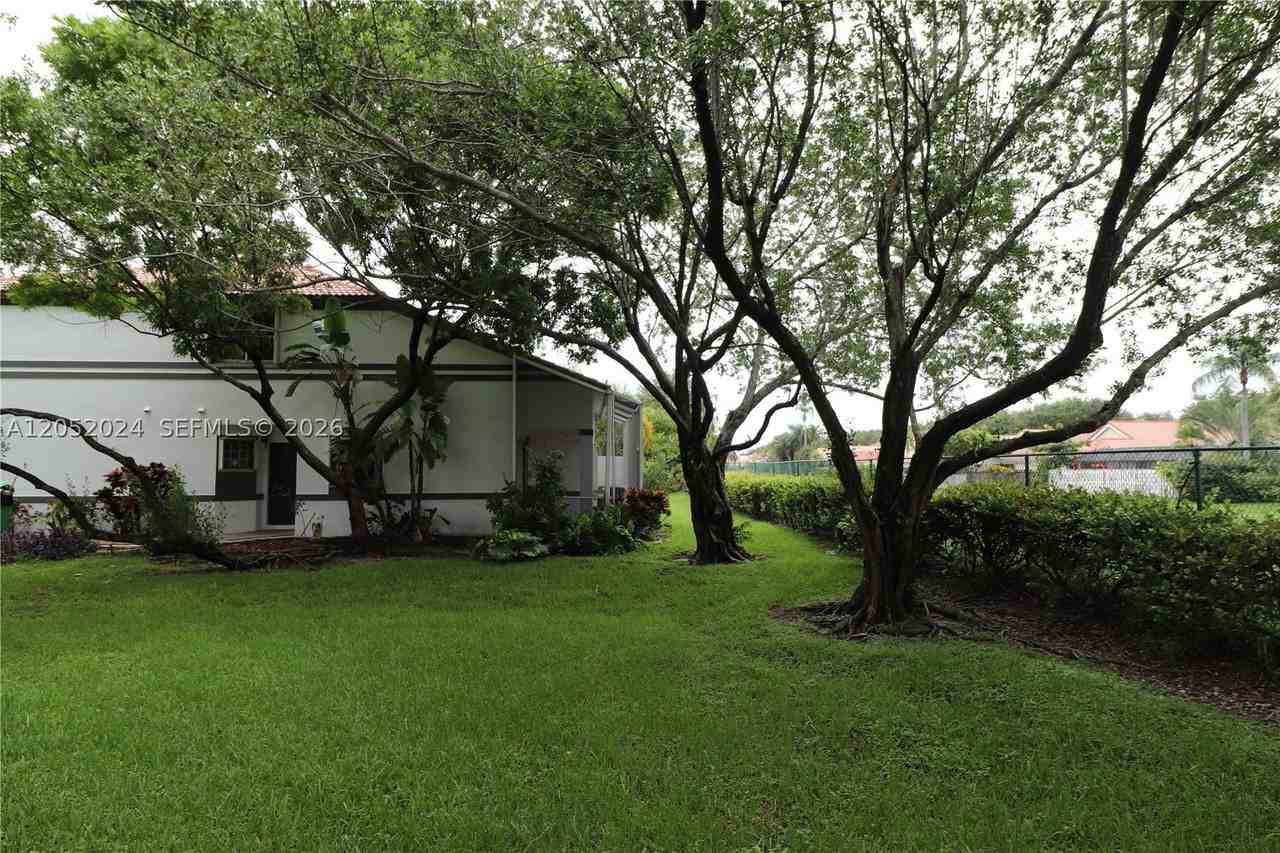 9990 Nw 19th Pl #9990 - Photo 3 of 23