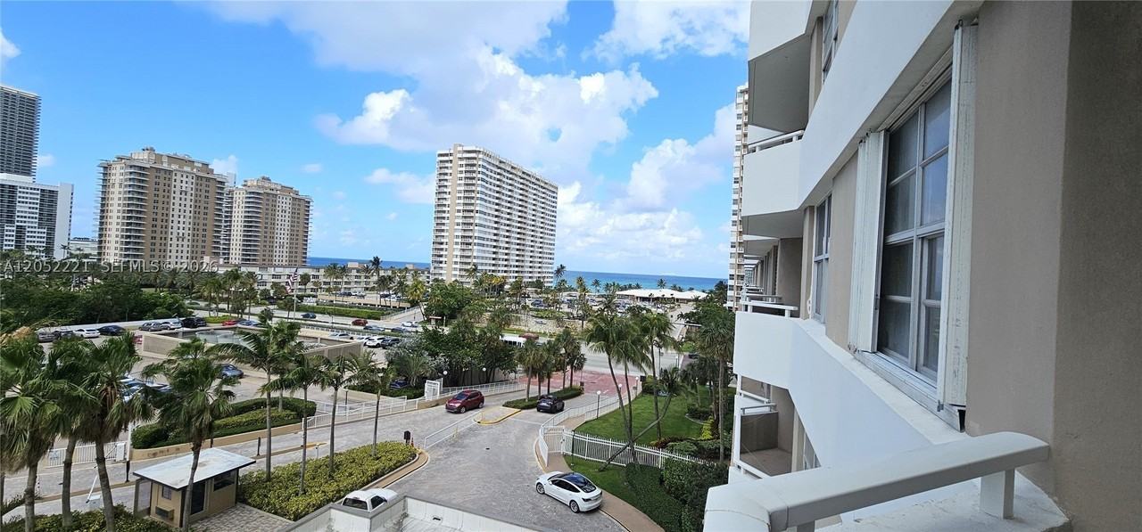 1985 S Ocean Dr #5D