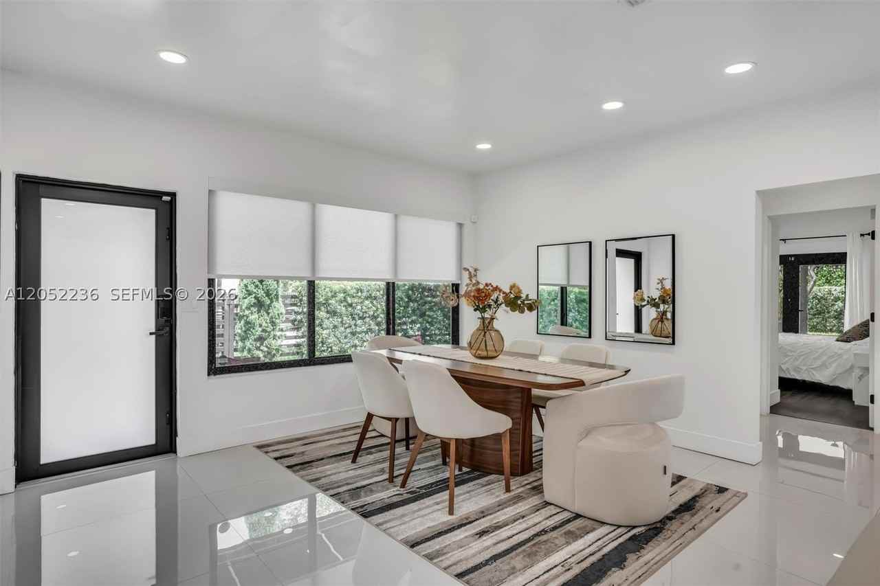 2484 Sw 25th St - Photo 4 of 49