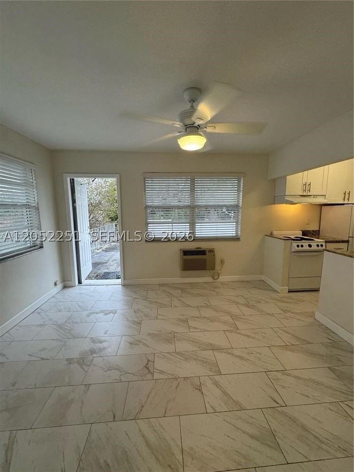 11890 Ne 16th Ave #6 - Photo 3 of 12