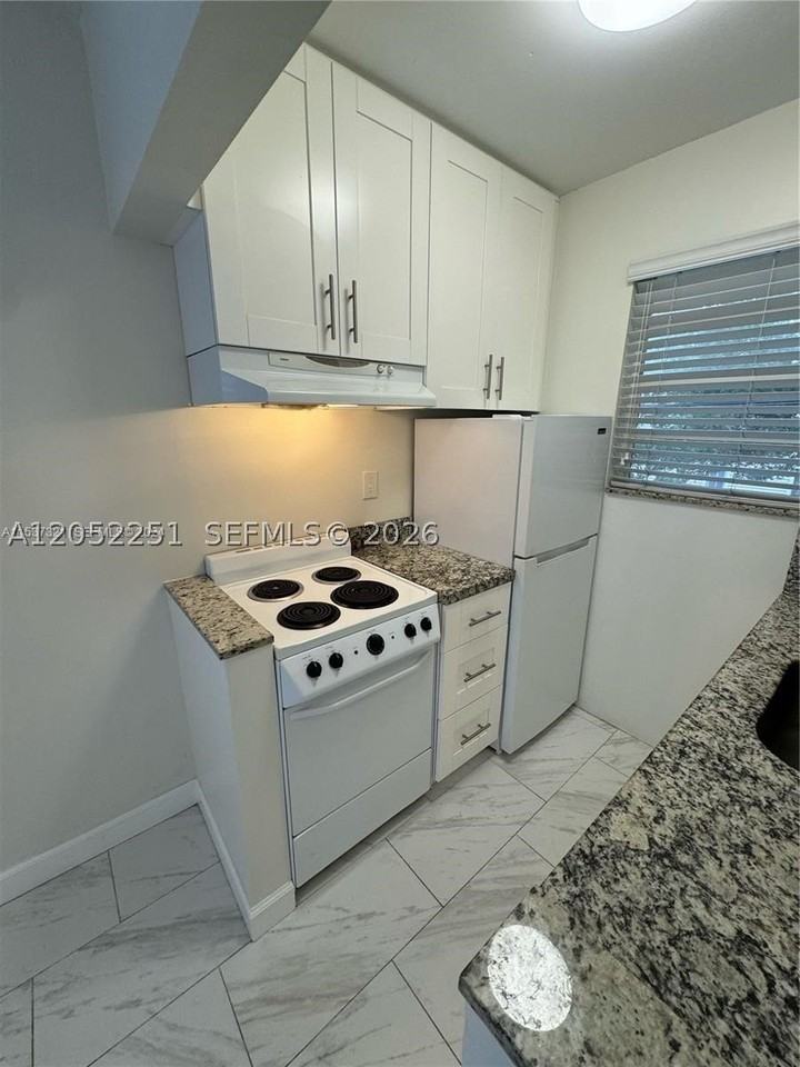 11890 Ne 16th Ave #6 - Photo 6 of 12