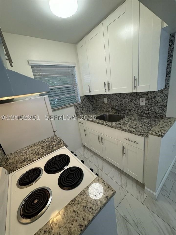 11890 Ne 16th Ave #6 - Photo 7 of 12