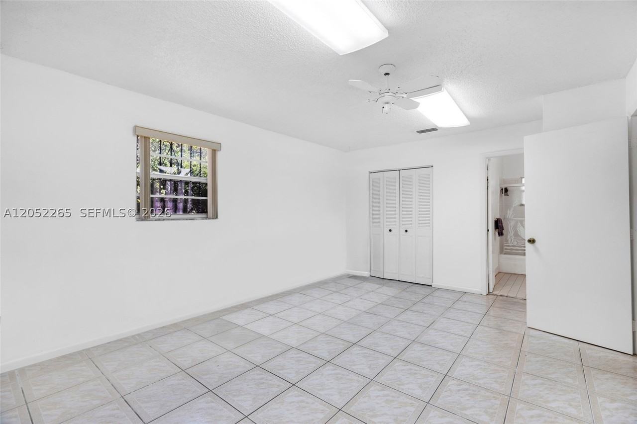 16420 Ne 5th Ave #000 - Photo 2 of 8