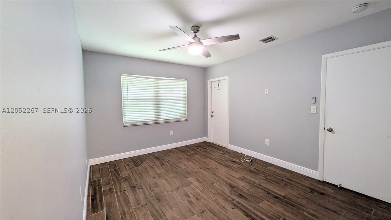 315 Se 23rd Ave #1-5 - Photo 5 of 11
