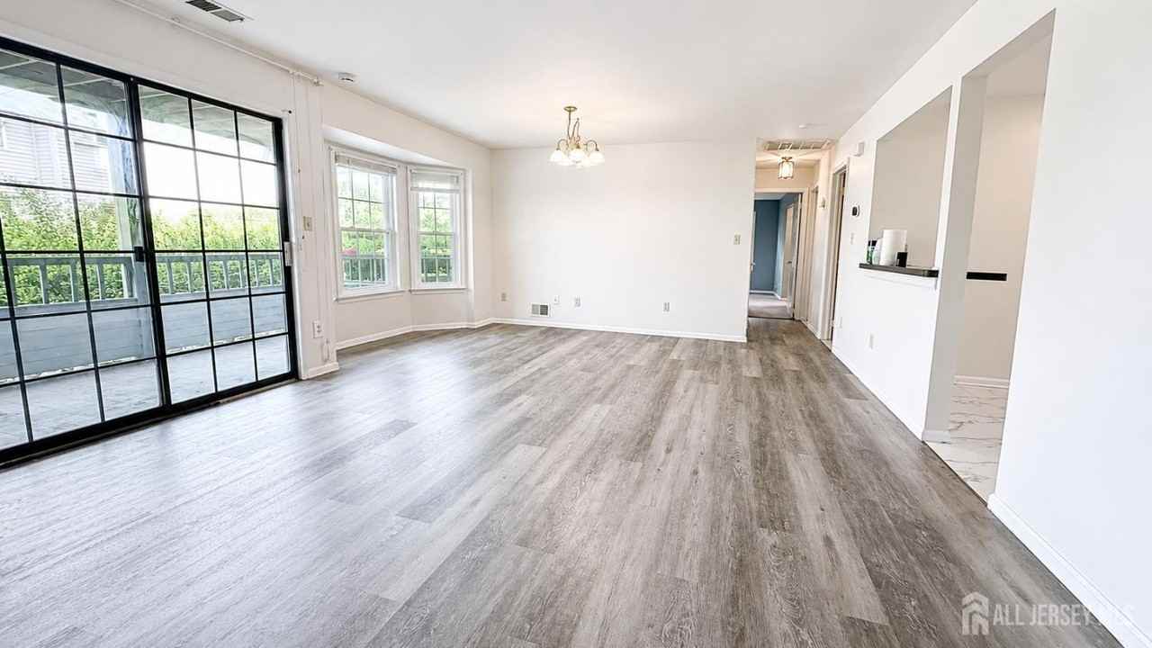 903 Woodhaven Dr - Photo 4 of 15