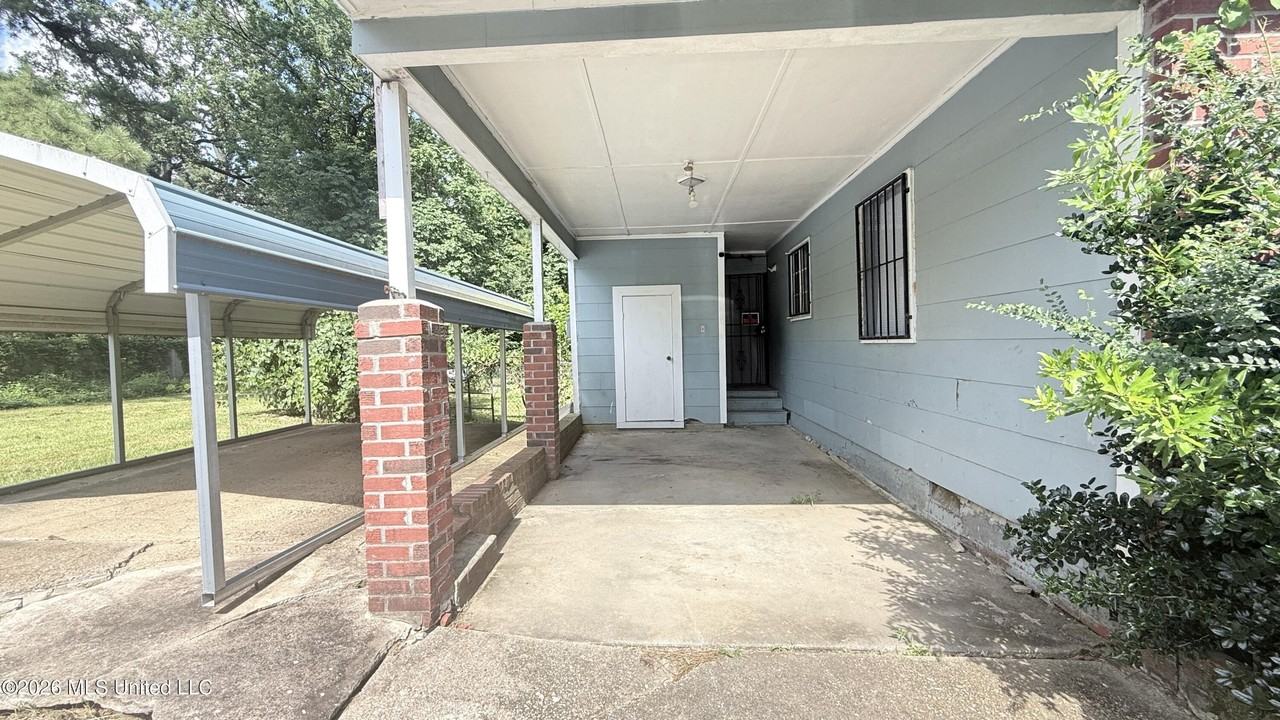 2904 Woodside Dr - Photo 2 of 26