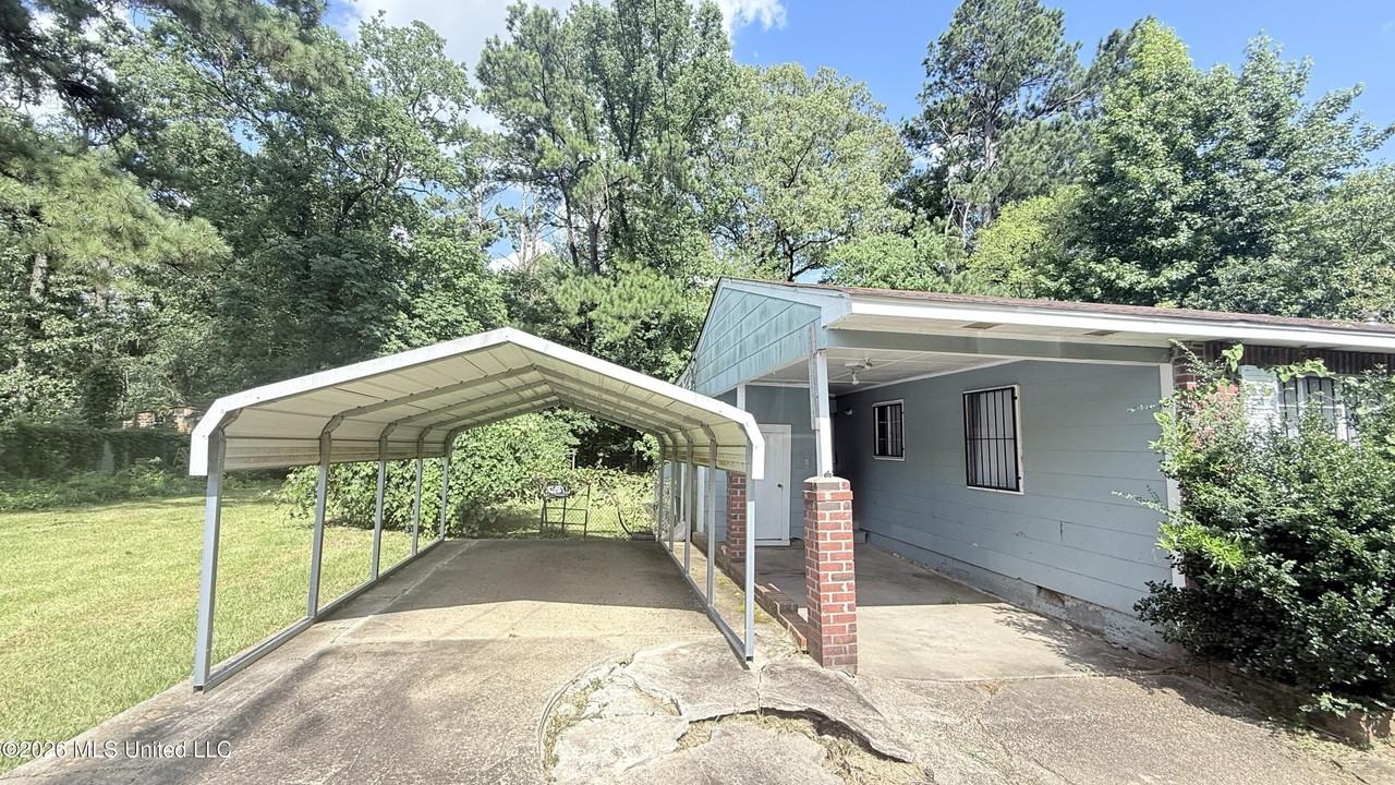 2904 Woodside Dr - Photo 3 of 26