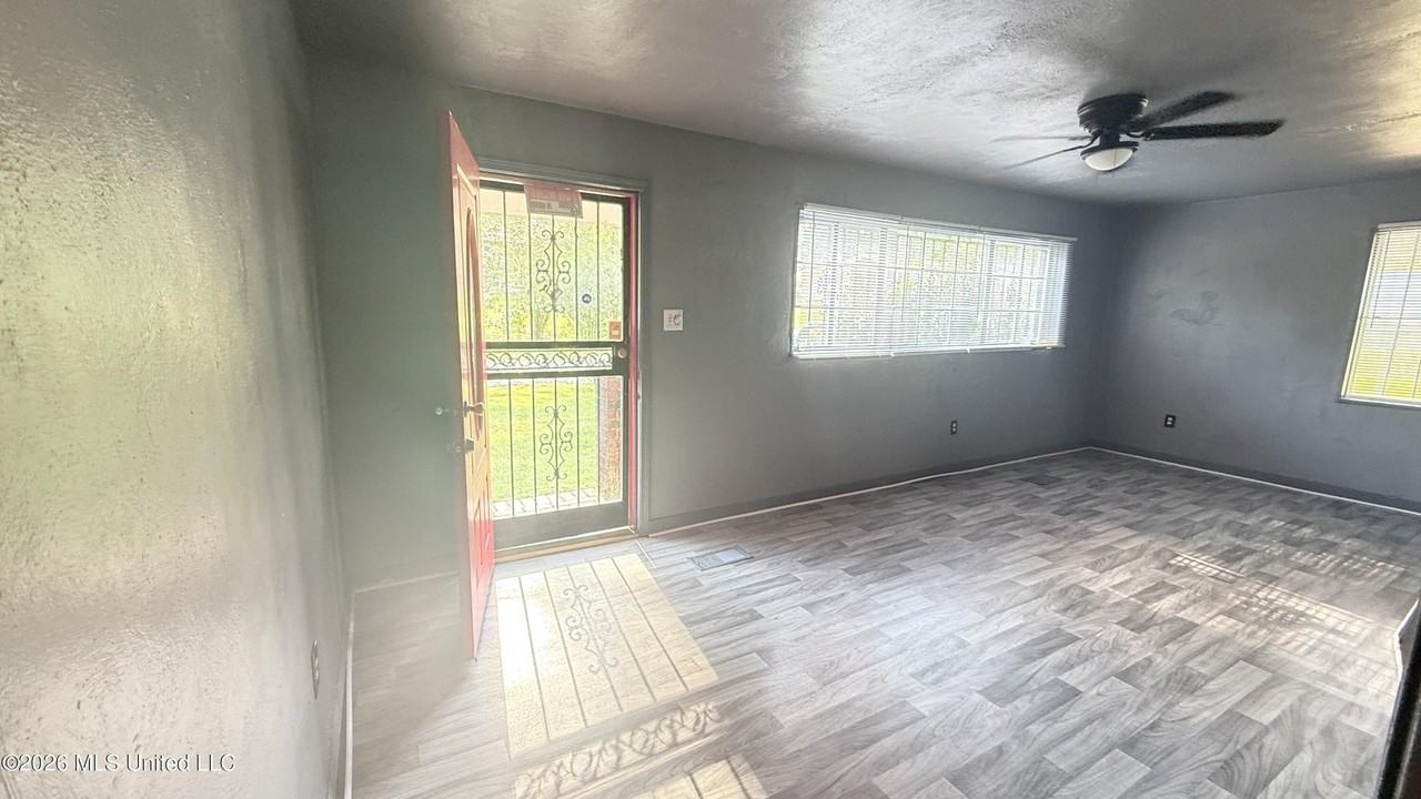 2904 Woodside Dr - Photo 4 of 26