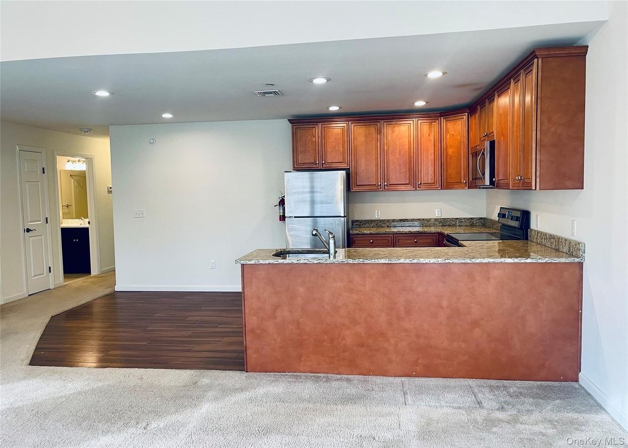 46 Islip Ave #201 - Photo 4 of 14