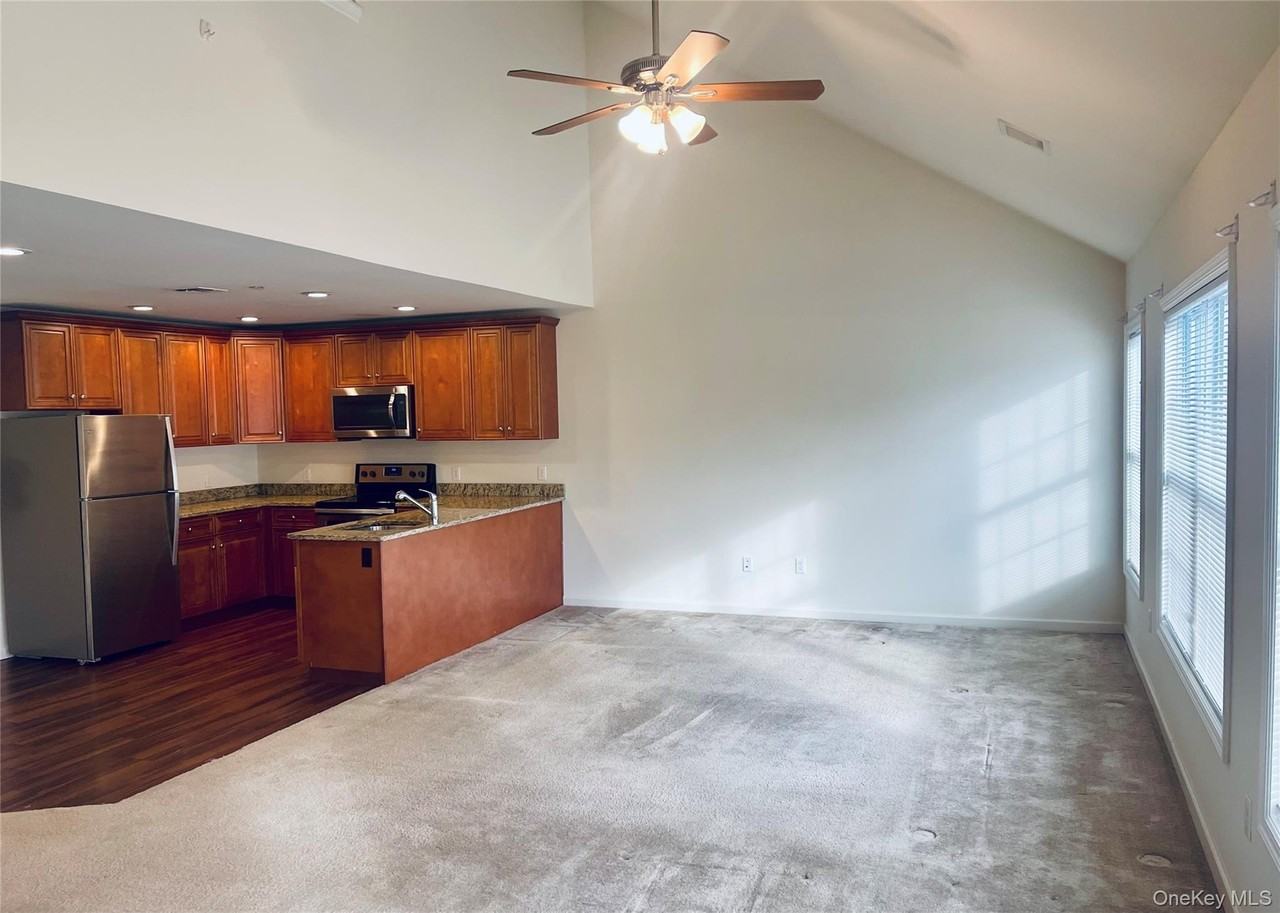 46 Islip Ave #201 - Photo 5 of 14
