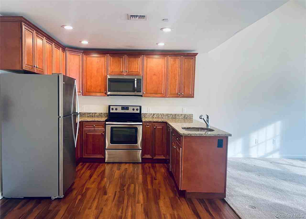46 Islip Ave #201 - Photo 6 of 14