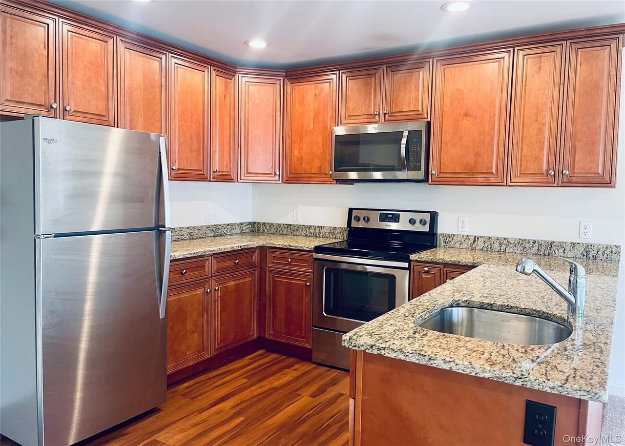 46 Islip Ave #201 - Photo 7 of 14