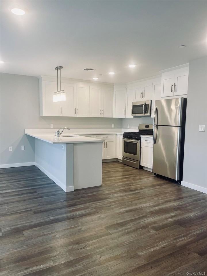 221 Eastview Dr #17 - Photo 3 of 9