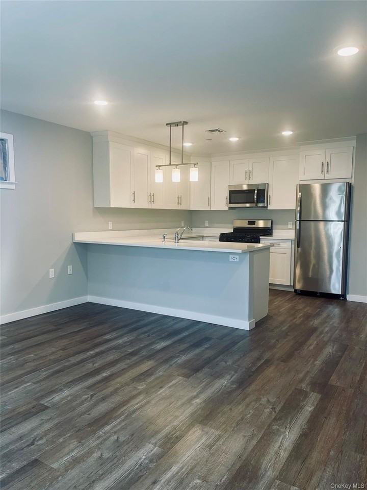 221 Eastview Dr #17 - Photo 4 of 9