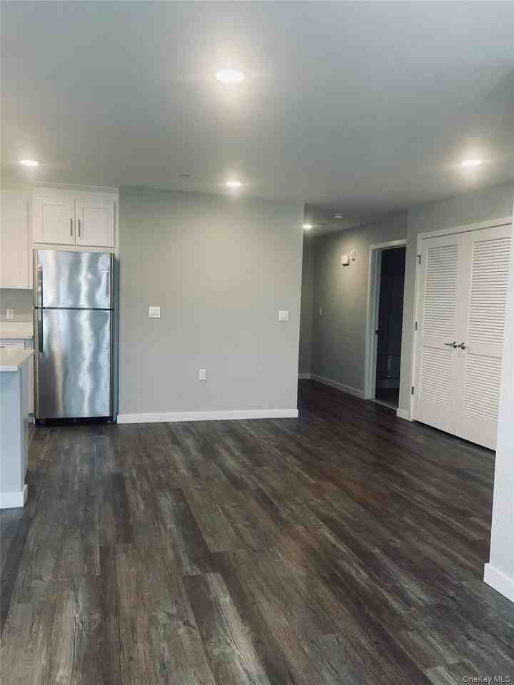 221 Eastview Dr #17 - Photo 5 of 9