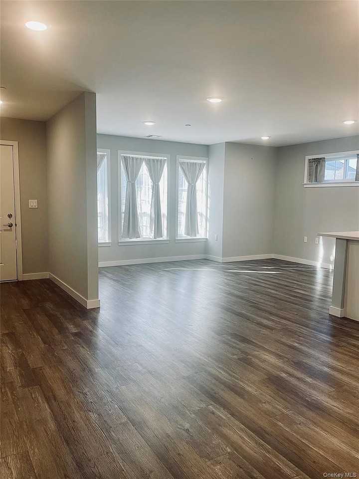 221 Eastview Dr #17 - Photo 6 of 9