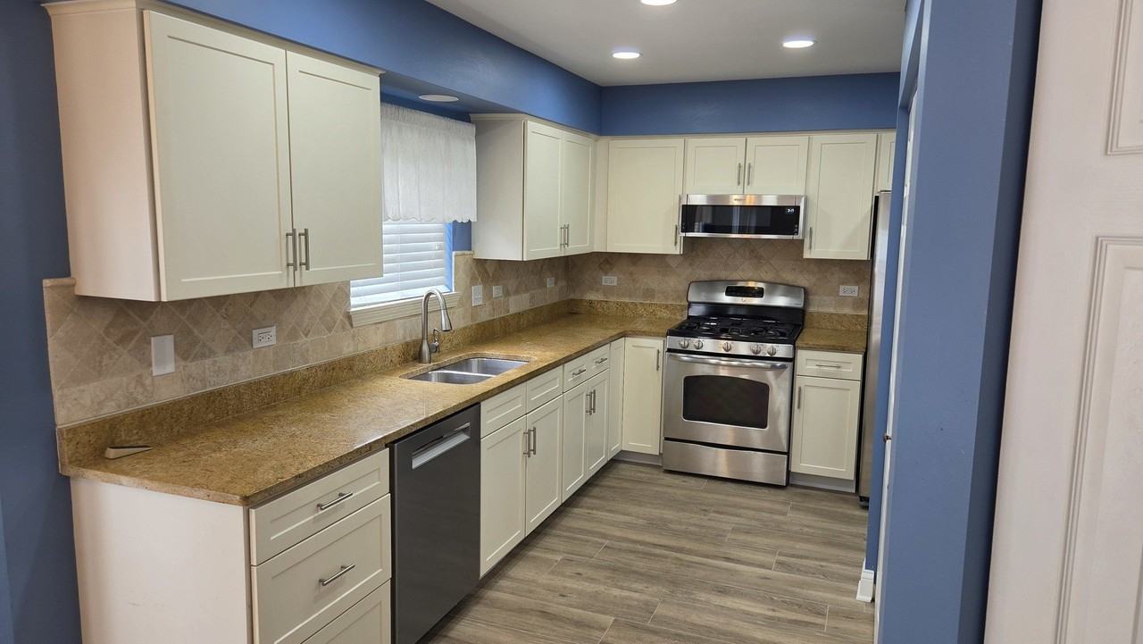 1207 Samuel Ct - Photo 4 of 6