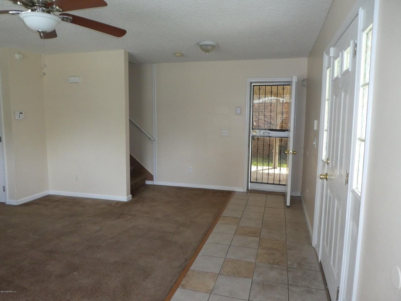 1017 Crestwood St - Photo 4 of 34