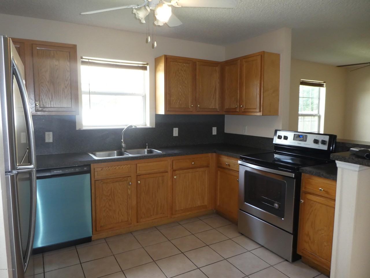 1017 Crestwood St - Photo 6 of 34