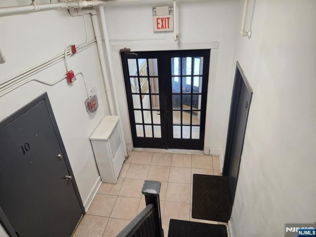 283 Paterson Ave #2 - Photo 3 of 12
