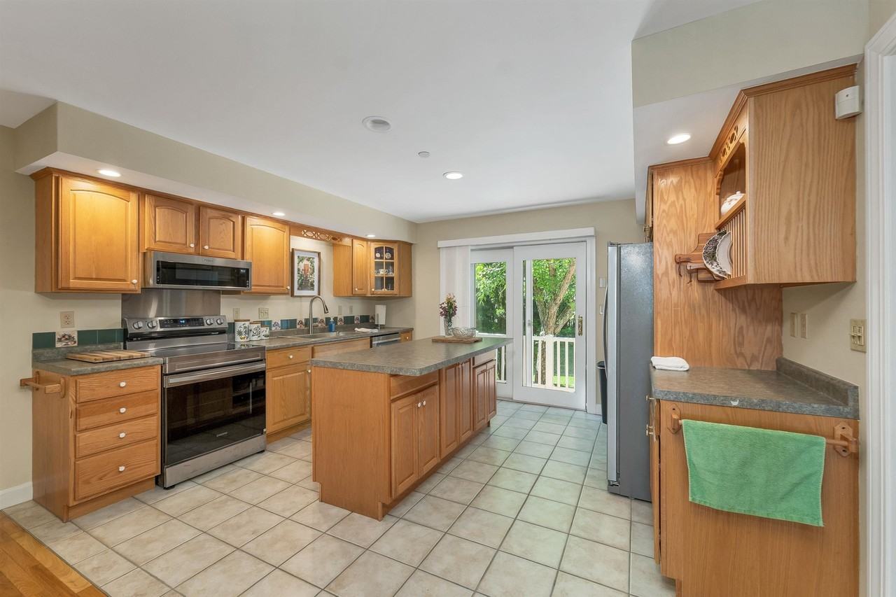 20 Emily Cir - Photo 4 of 30