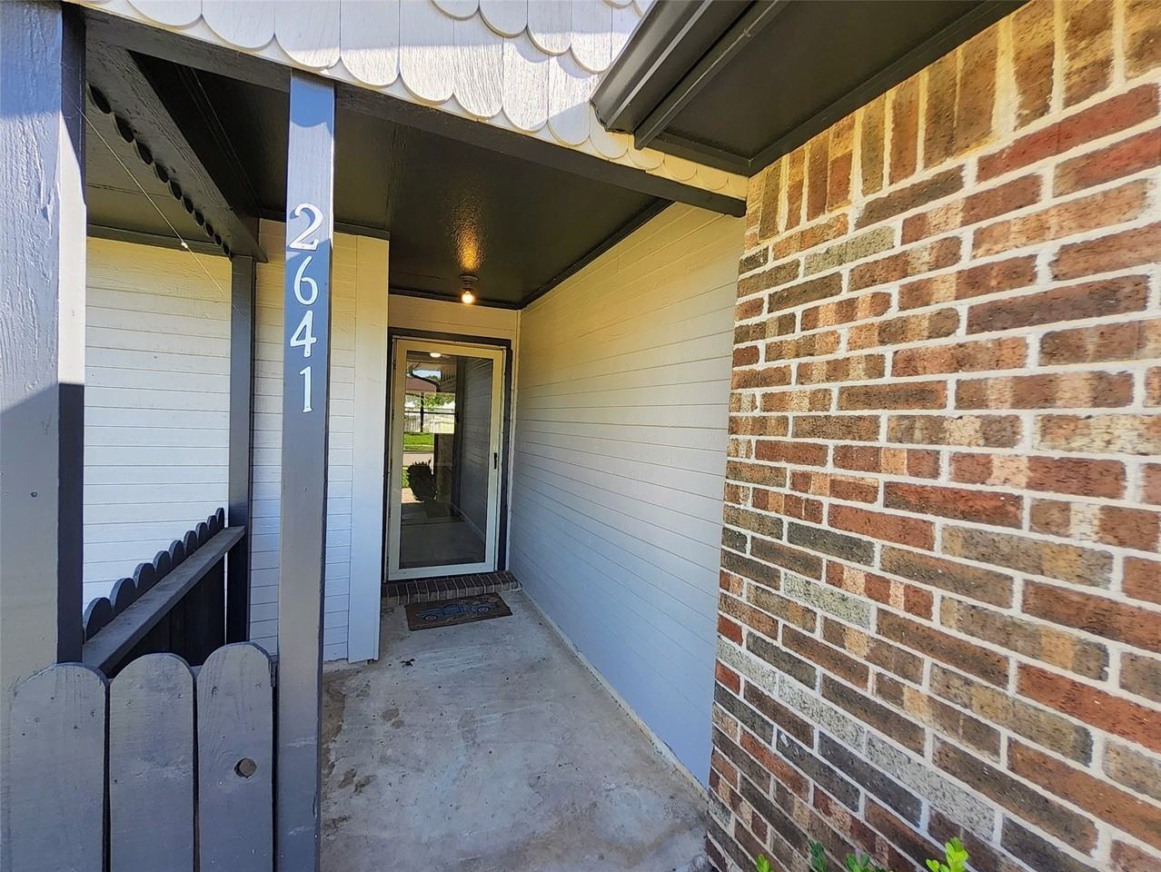2641 Berkshire Ln - Photo 2 of 21