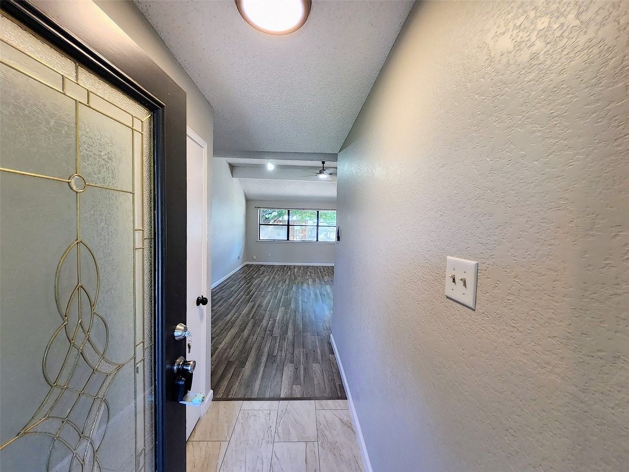 2641 Berkshire Ln - Photo 3 of 21