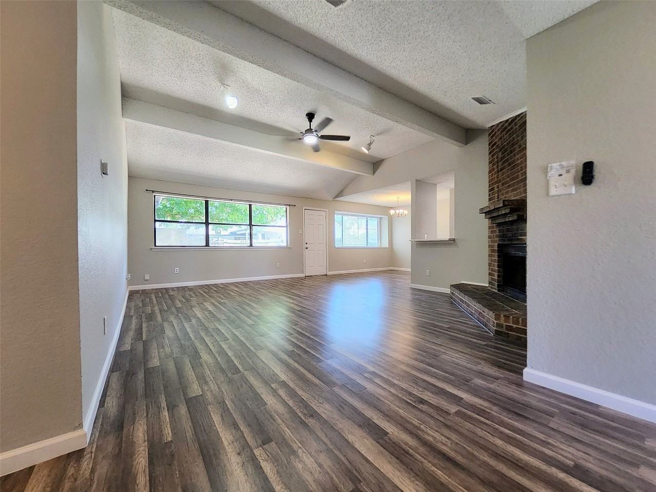 2641 Berkshire Ln - Photo 4 of 21