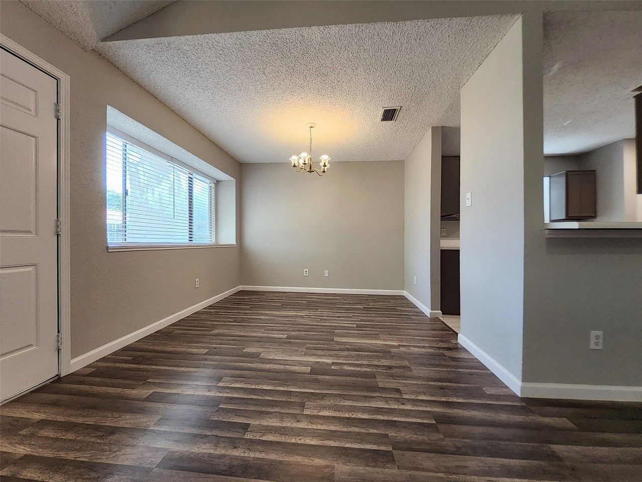 2641 Berkshire Ln - Photo 6 of 21