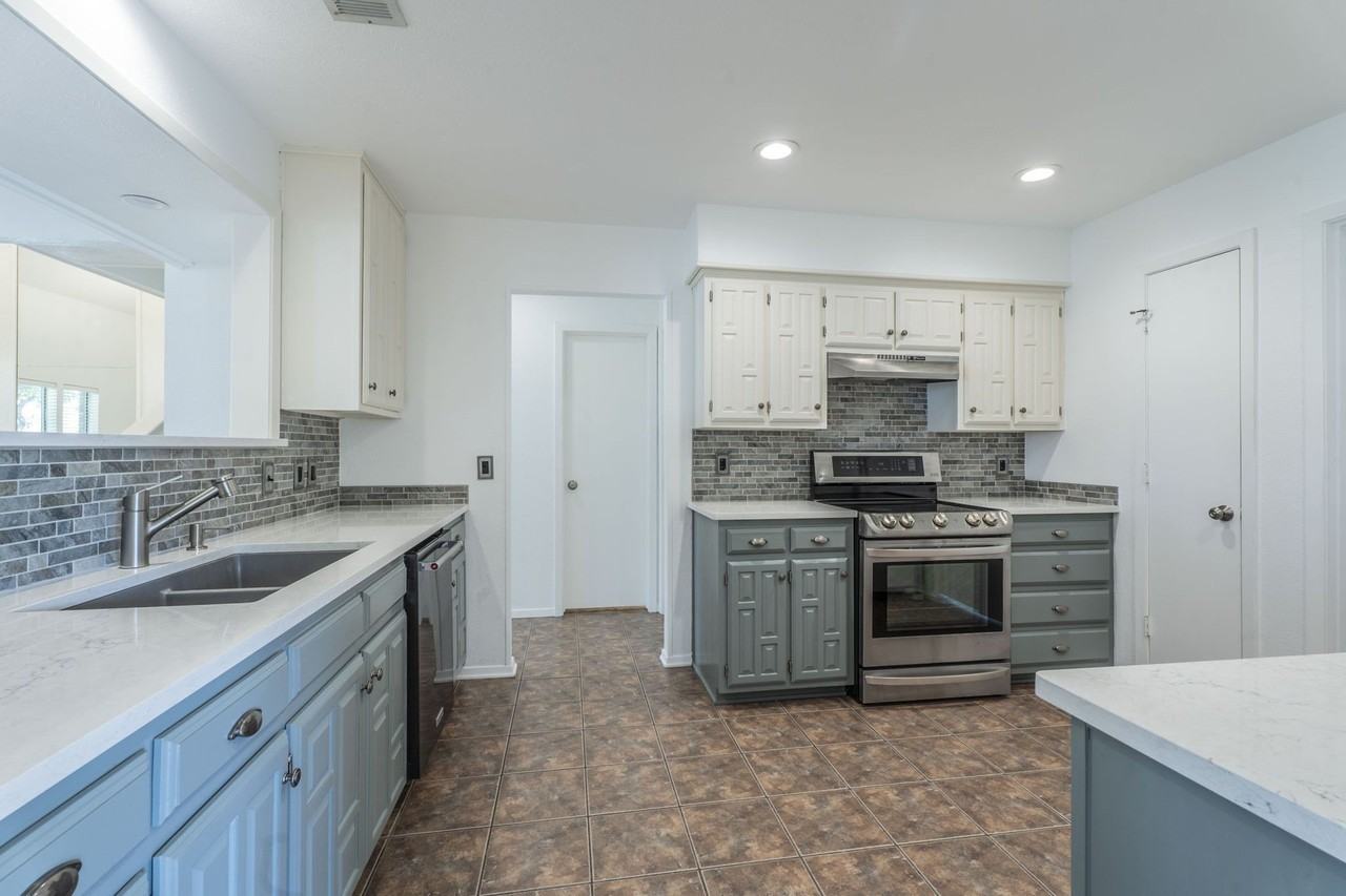 3300 Wells Dr - Photo 5 of 17