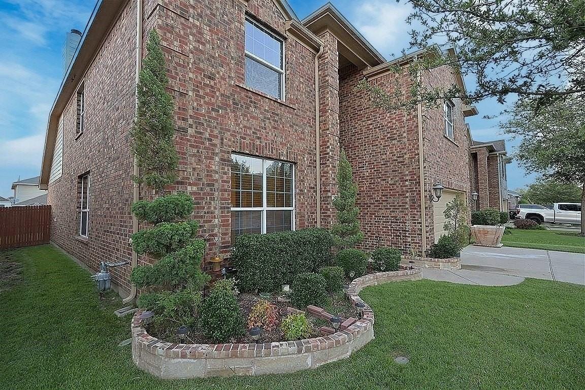 4212 Bridgestone Dr - Photo 2 of 38