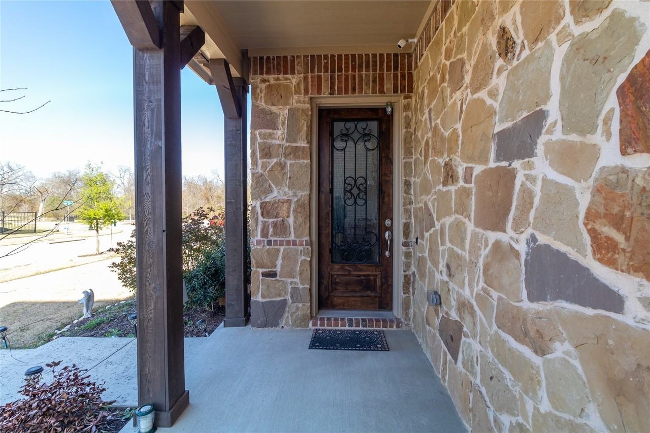 12639 Akenside Rd - Photo 3 of 33