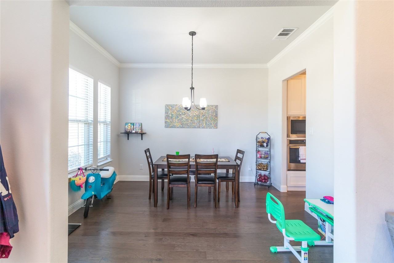 12639 Akenside Rd - Photo 4 of 33
