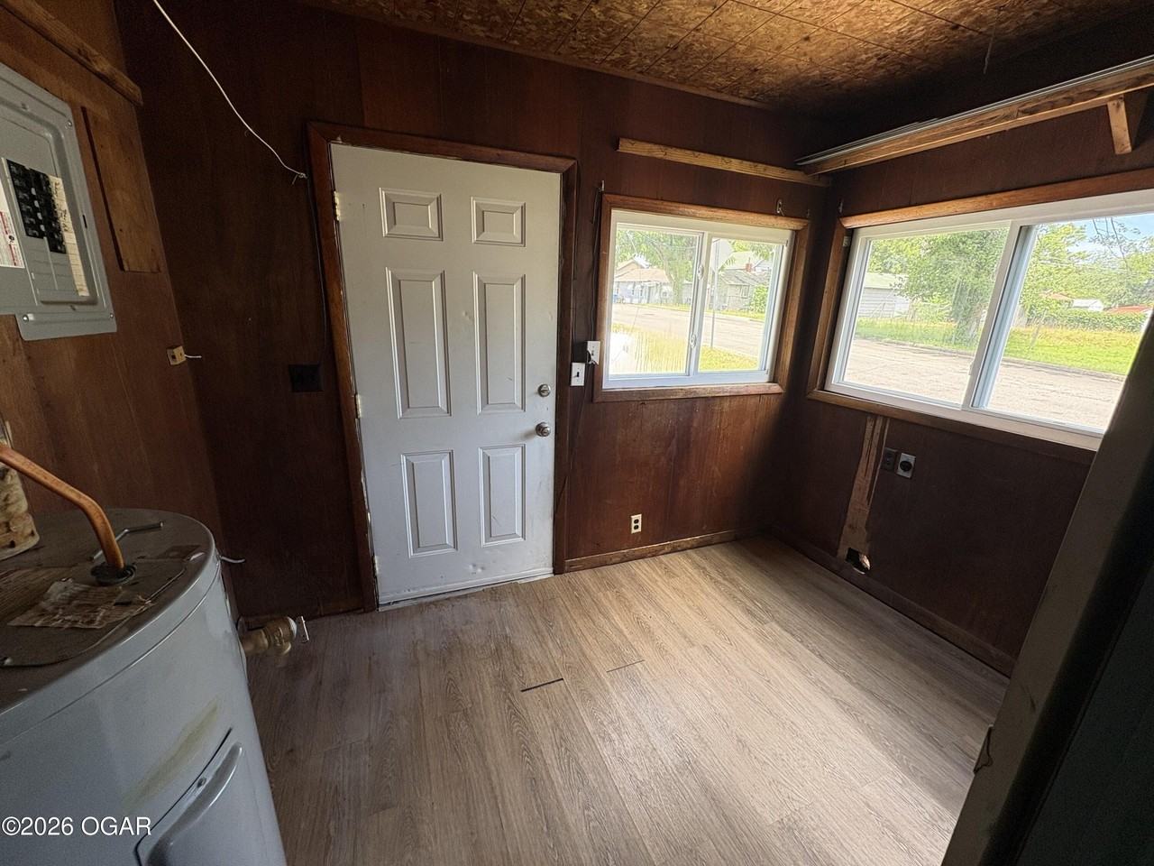 1402 Iowa Ave - Photo 3 of 7