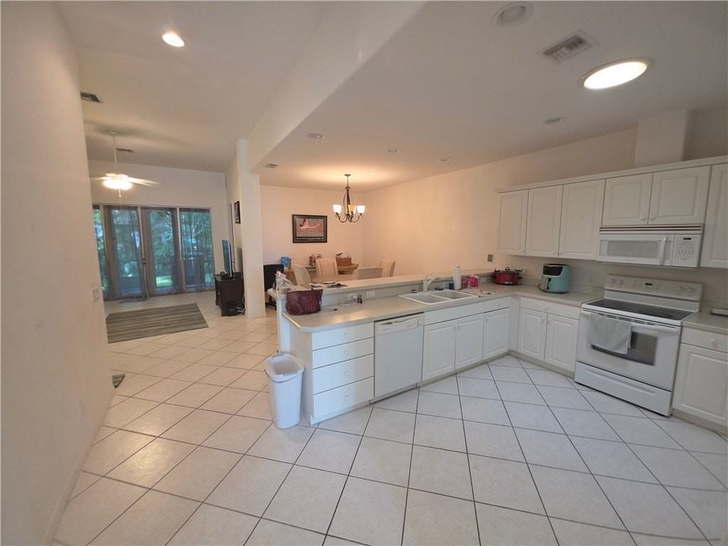 417 Pineapple Sq Sw #417 - Photo 4 of 36