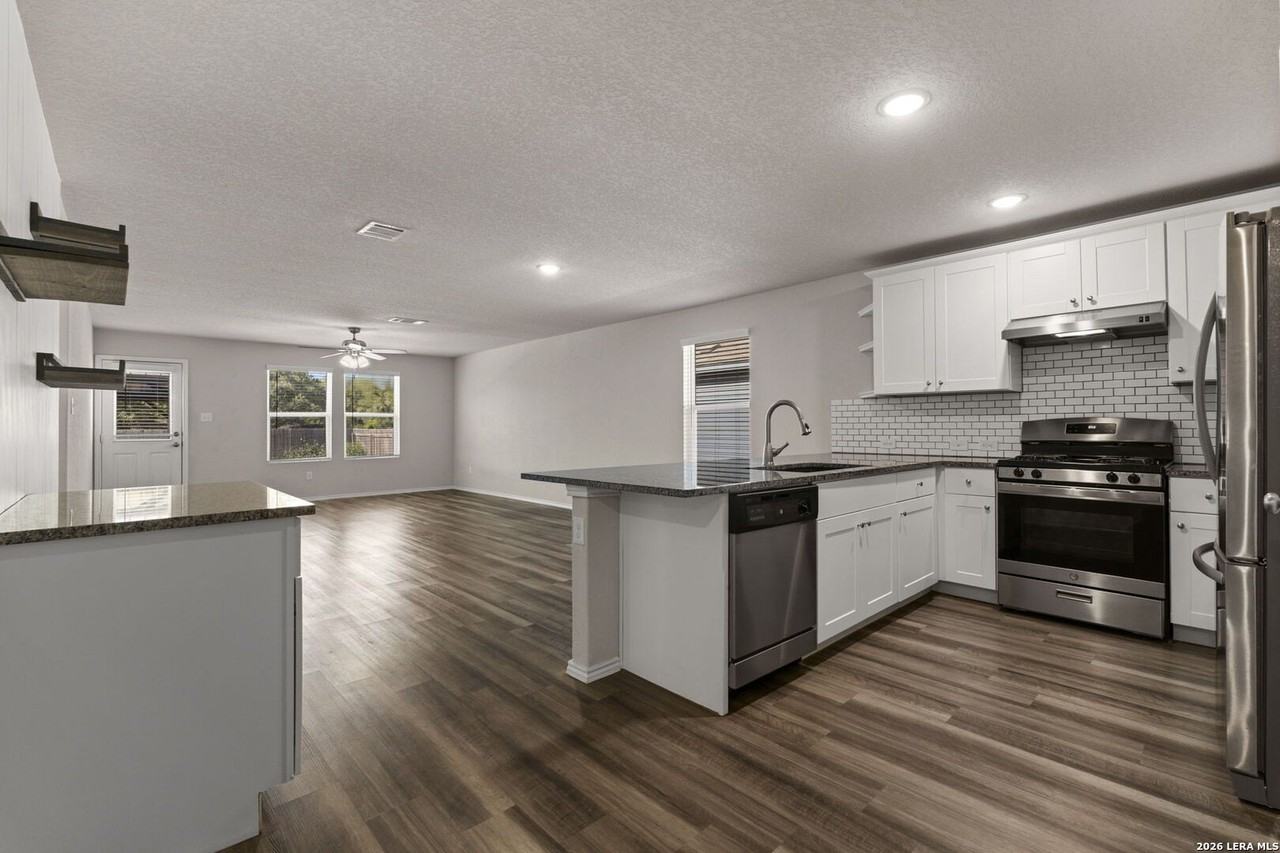 5668 Jasmine Spur - Photo 6 of 34