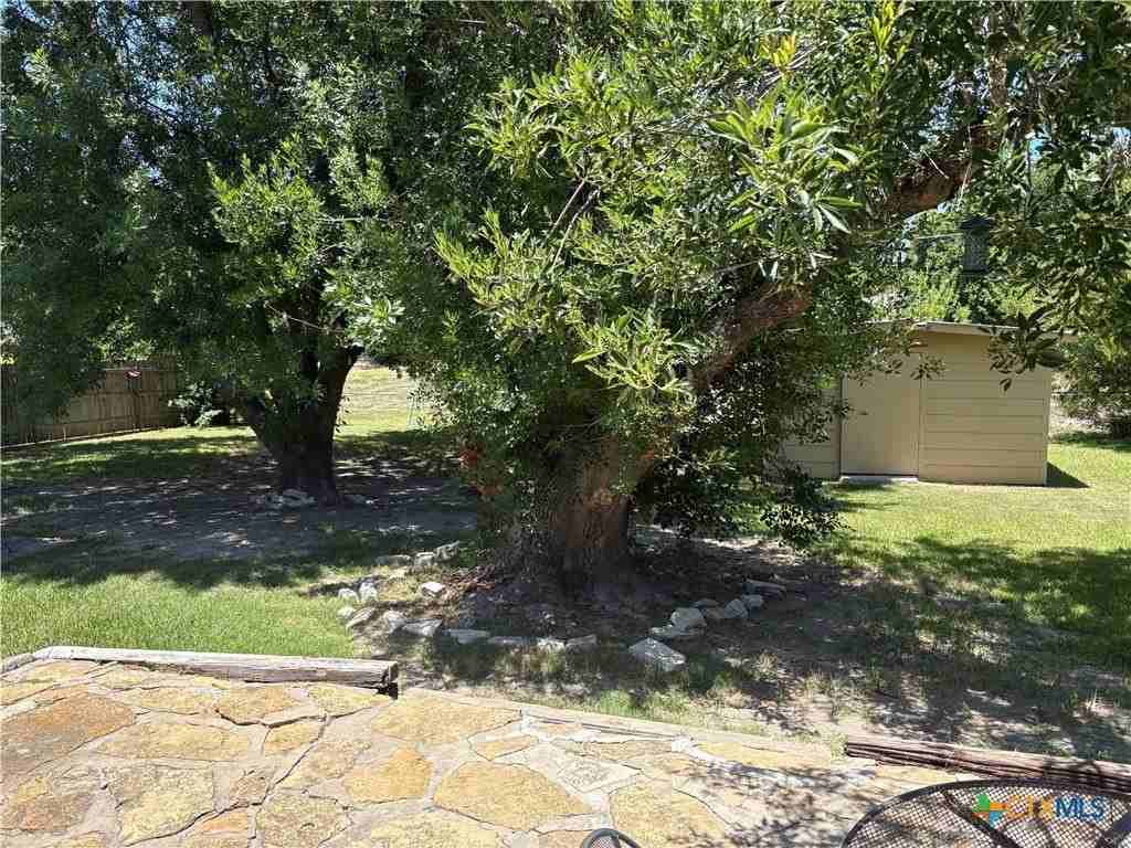 304 Julie St - Photo 2 of 14