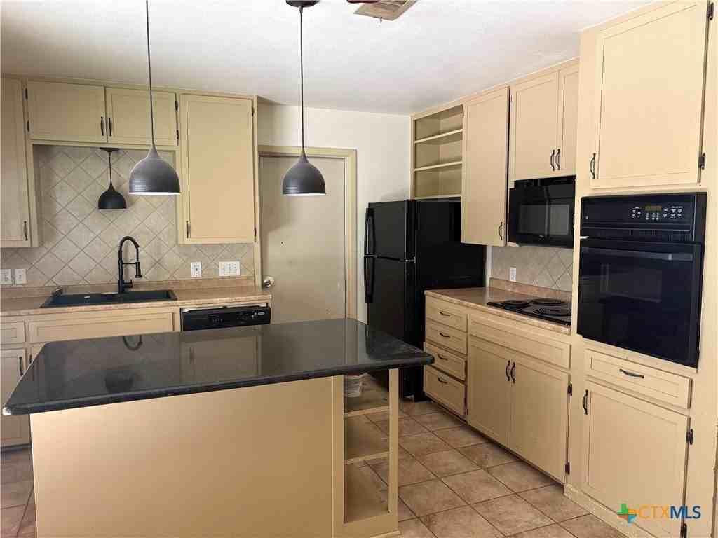 304 Julie St - Photo 5 of 14