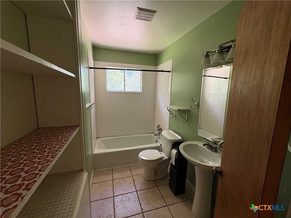 304 Julie St - Photo 7 of 14