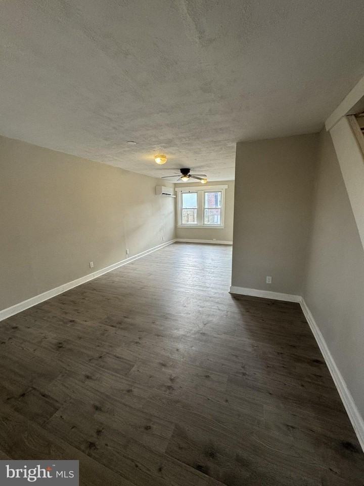 1718 W 14th St - Photo 2 of 15