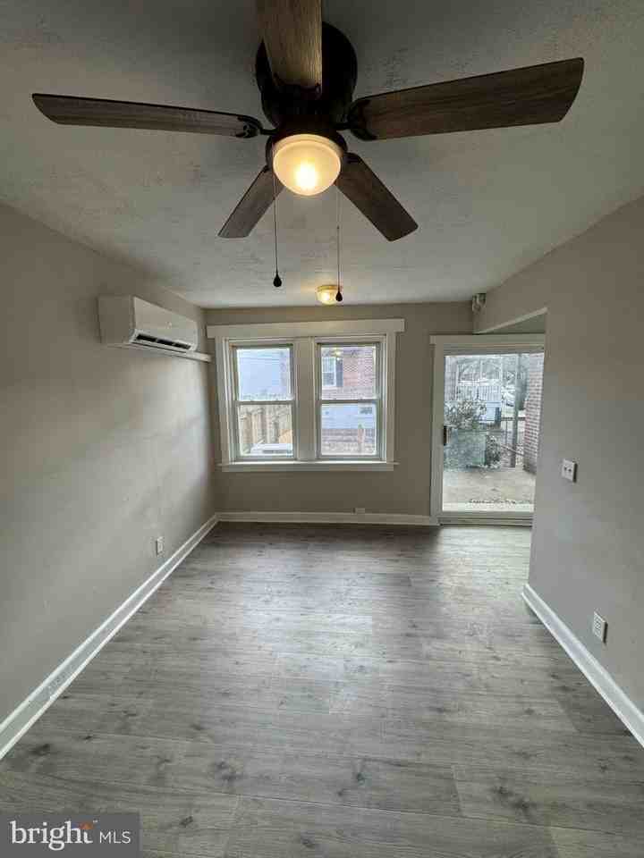 1718 W 14th St - Photo 3 of 15