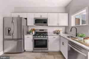 featured image of 829 W Barre St