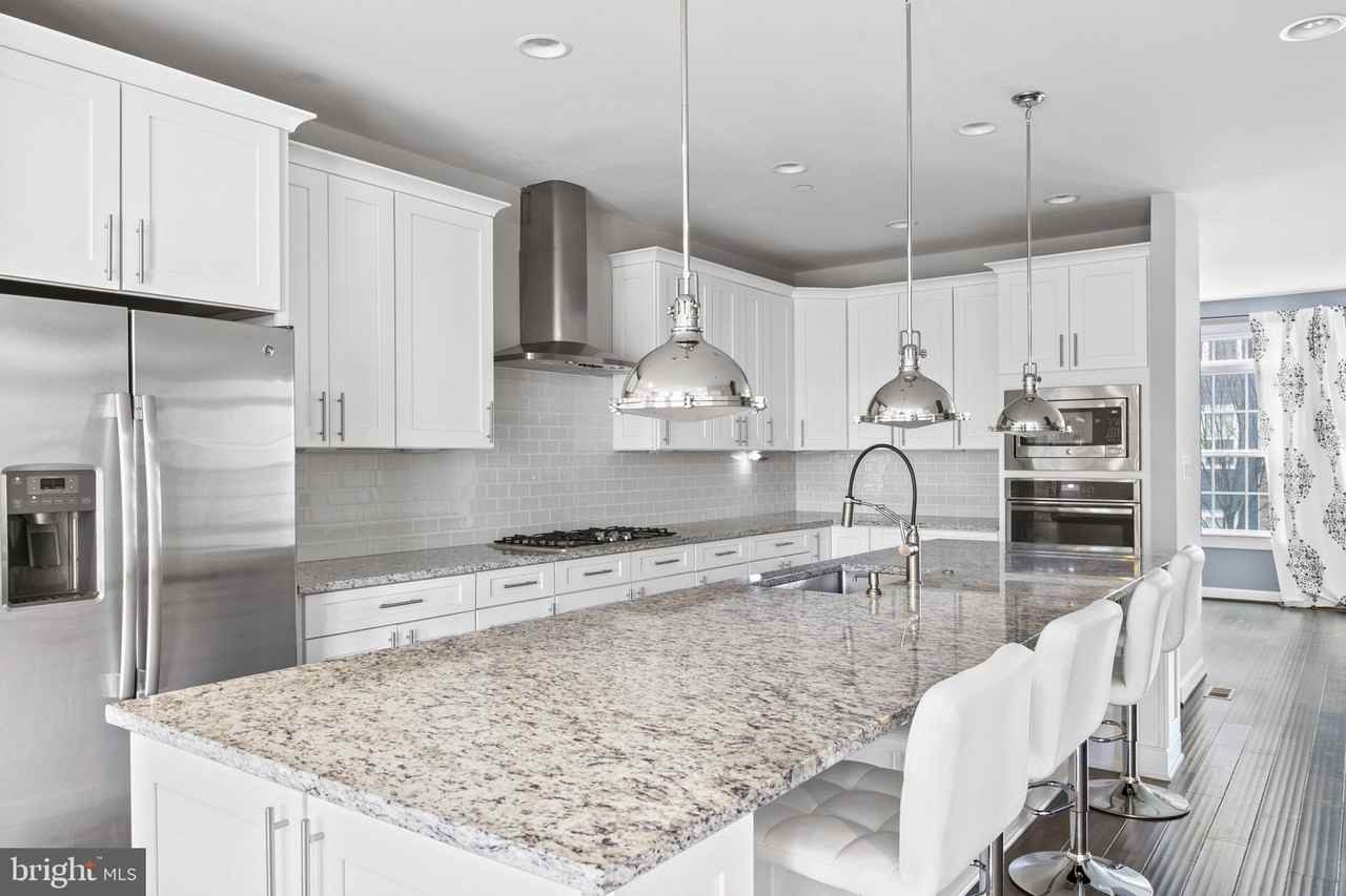 6012 Charles Xing - Photo 3 of 37
