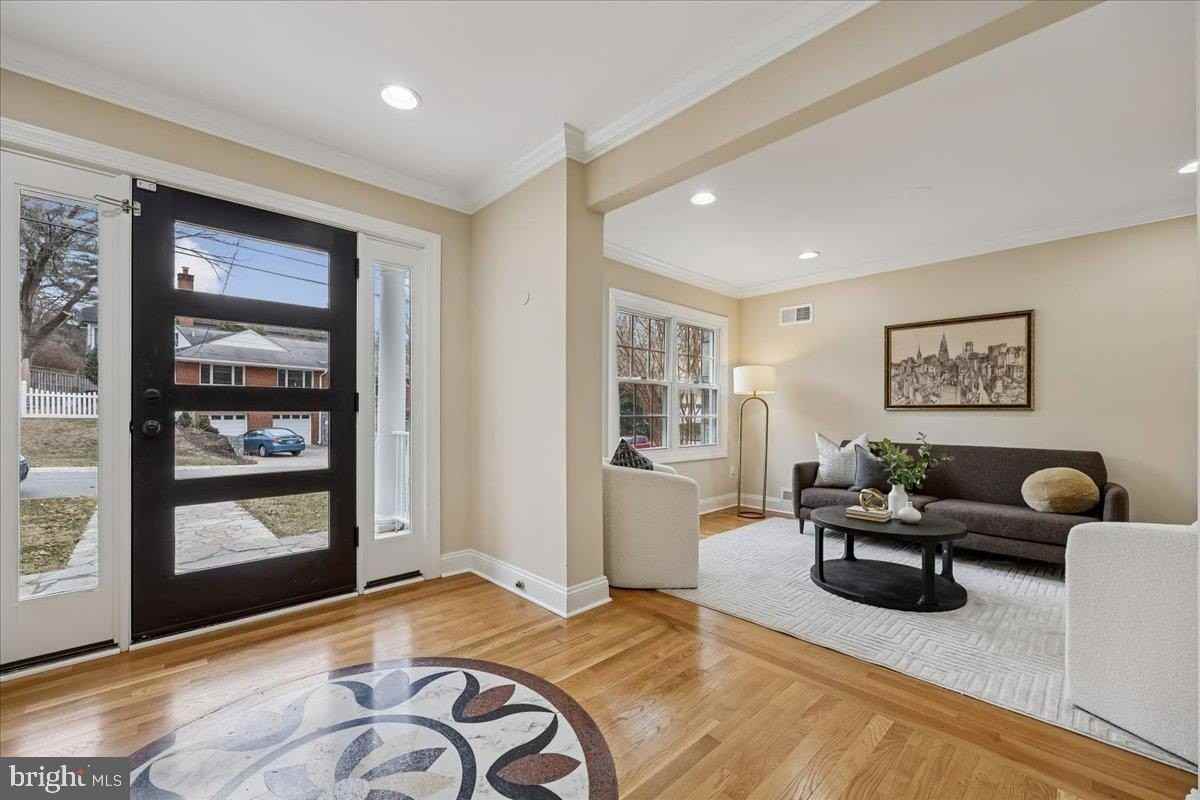 4902 Derussey Pkwy - Photo 4 of 50